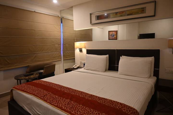 Room 10 of 17
