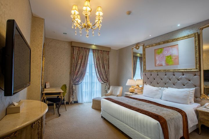 Room 10 of 30