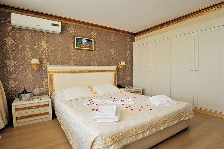 Room 4 of 33