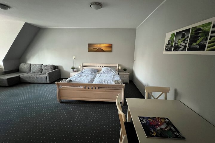Room 4 of 91