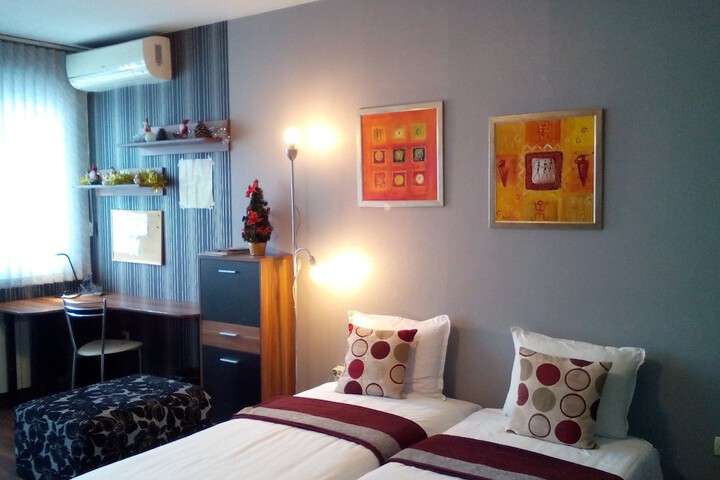 Room 4 of 30