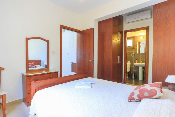 Room 27 of 32