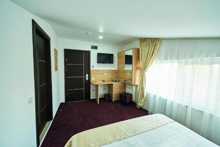 Room 3 of 34