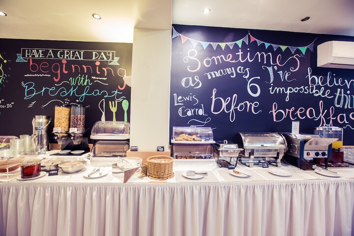 Dining 54 of 60