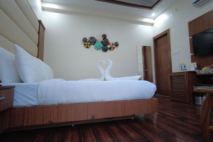 Room 35 of 76