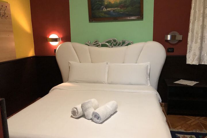 Room 6 of 24