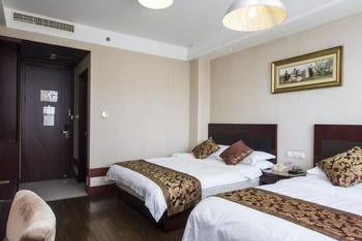 Room 4 of 10