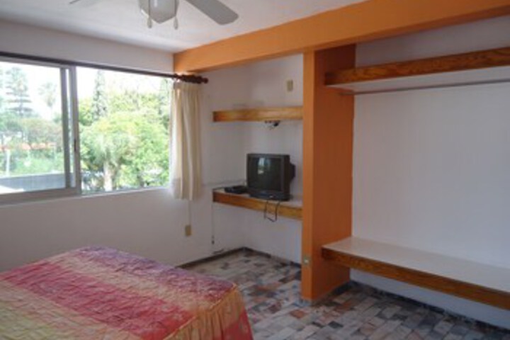 Room 26 of 33