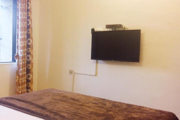 Suite 4 of 5