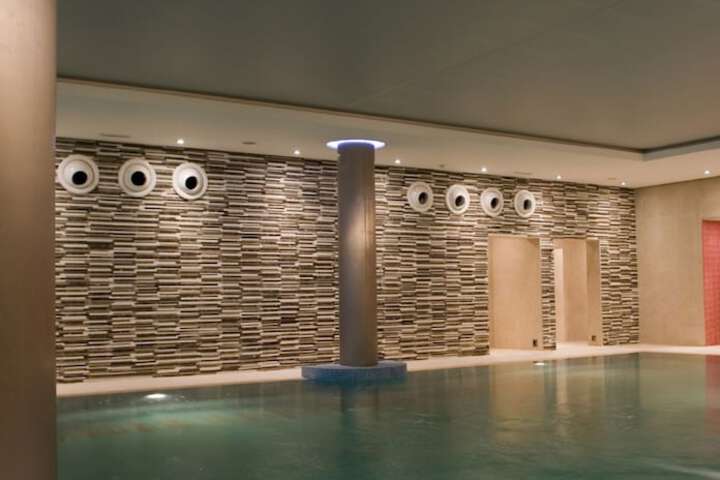 Hotel Pool