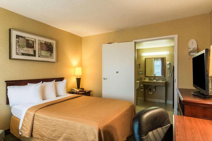 2 Queen Beds (4 of 10)
