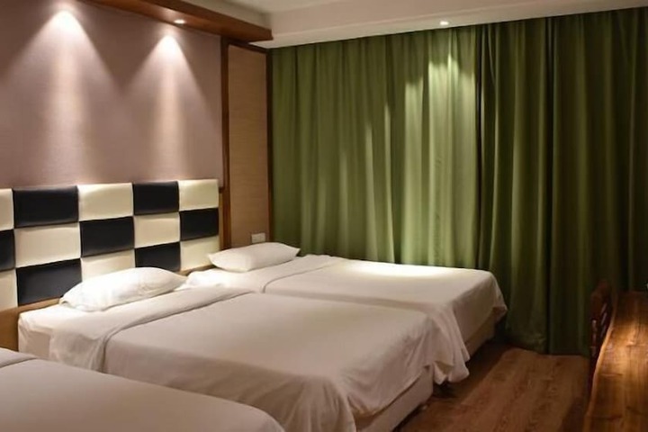 Room 12 of 15