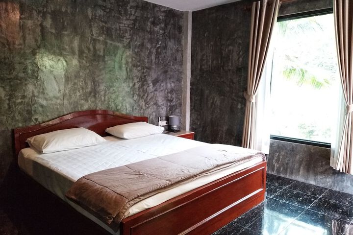 Room 9 of 16