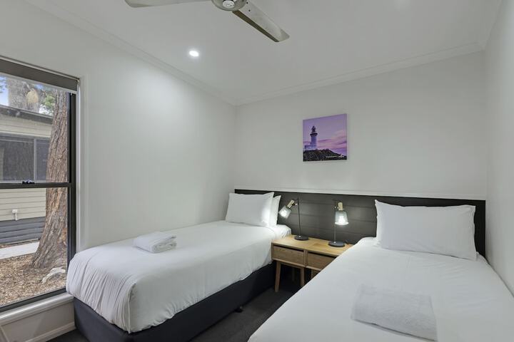 Room 3 of 102