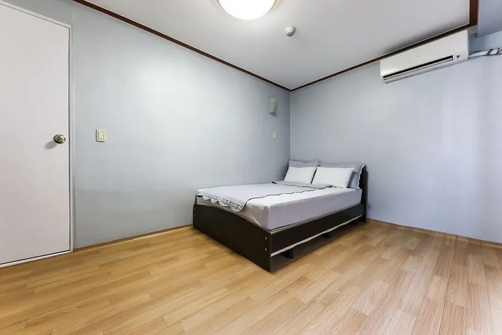 Room 4 of 13