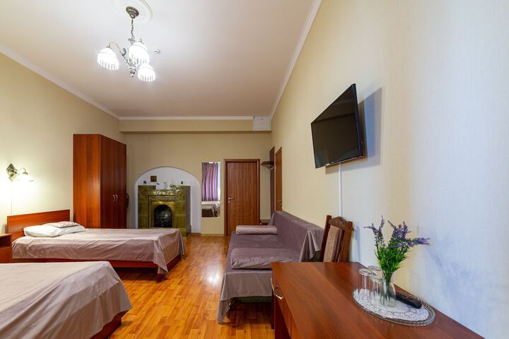 Room 42 of 176