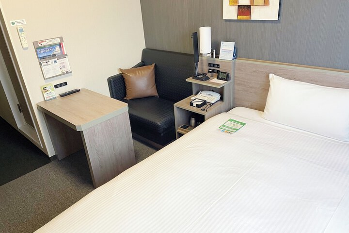 Room 11 of 27
