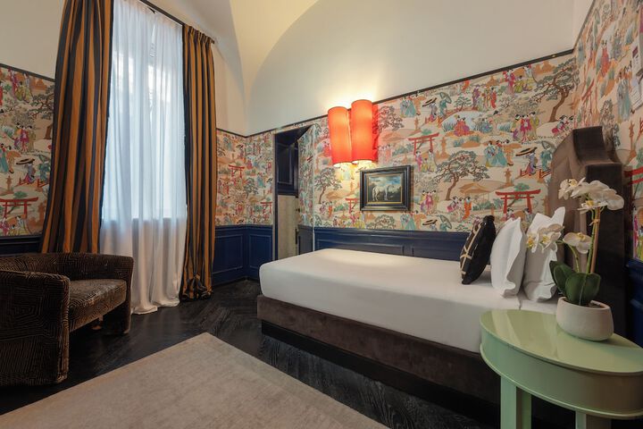 Room 7 of 32