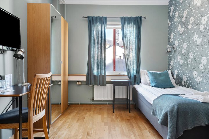Room 51 of 82