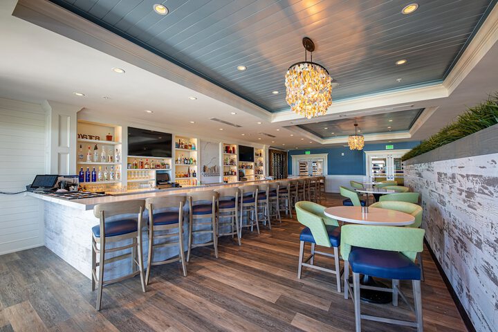 Lounge 146 of 159