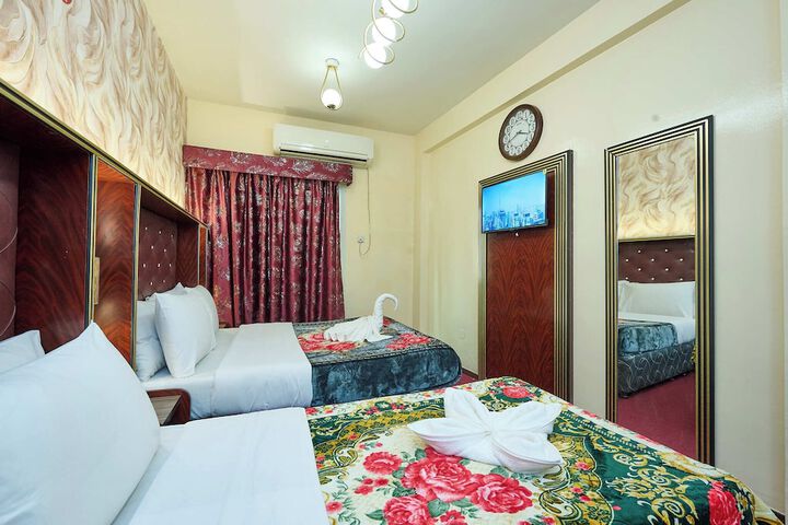 Room 6 of 27