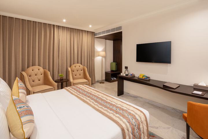 Room 10 of 28
