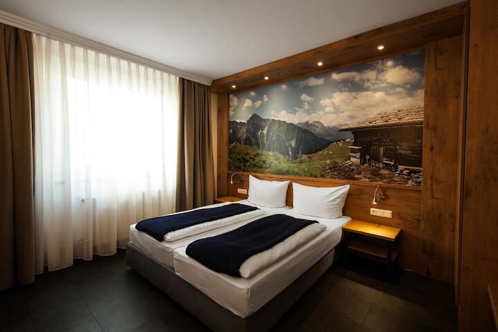 Room 4 of 42