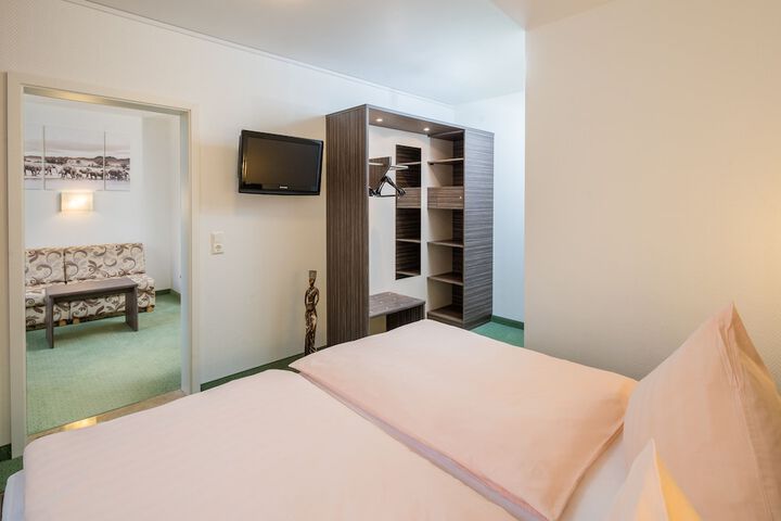 Room 11 of 24