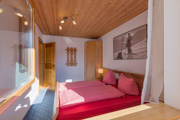 Room 2 of 44