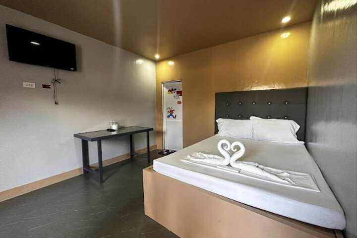 Room 8 of 40