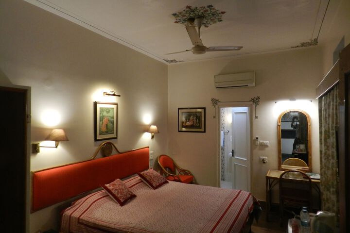 Room 65 of 183