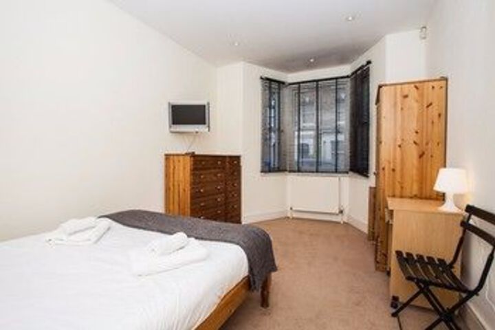 Room 13 of 30