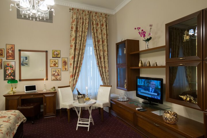Room 21 of 37