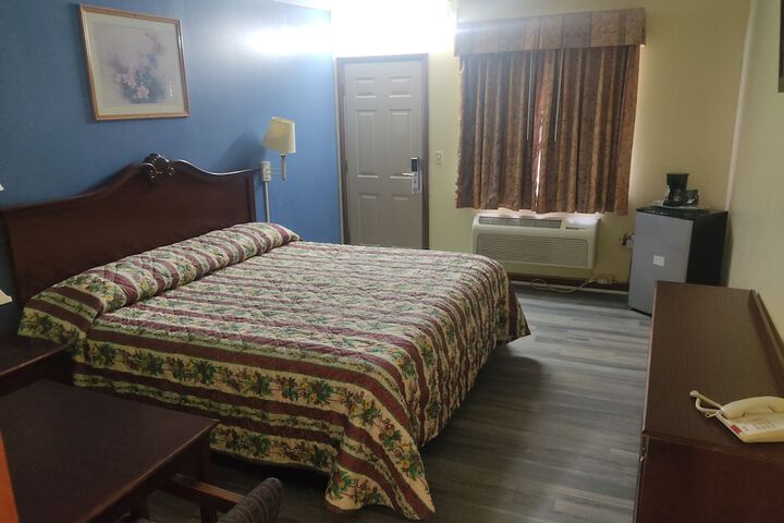 Room 4 of 28