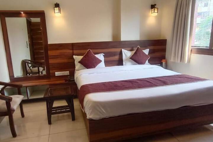 Room 3 of 9