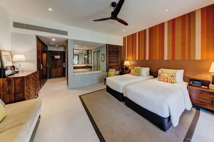 Room 25 of 77