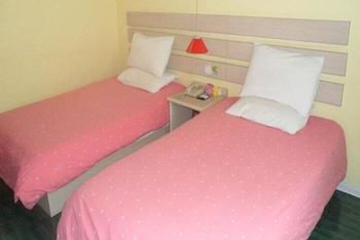 Room 5 of 8