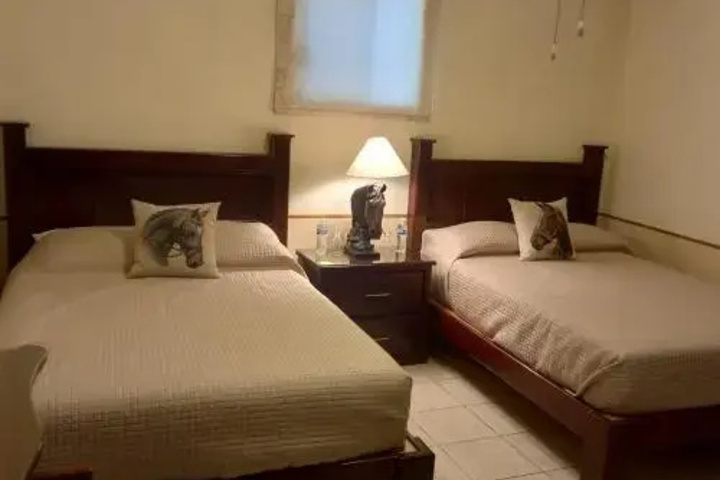 Room 4 of 9
