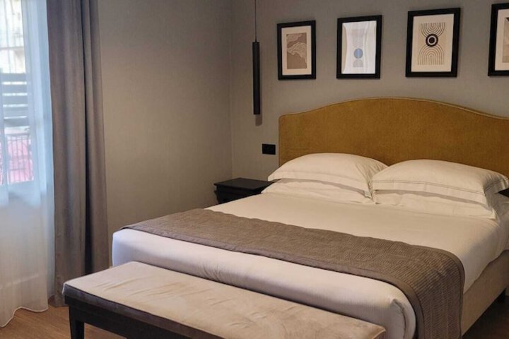 Room 48 of 76