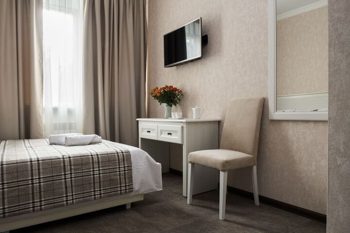 Room 8 of 34