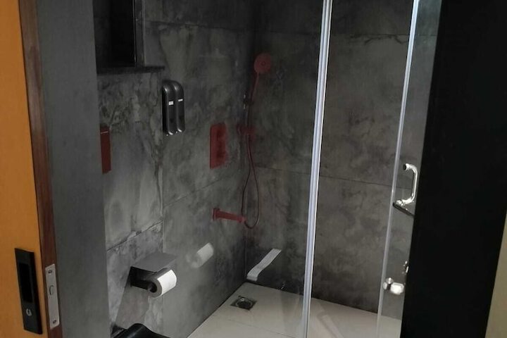 Room 34 of 48