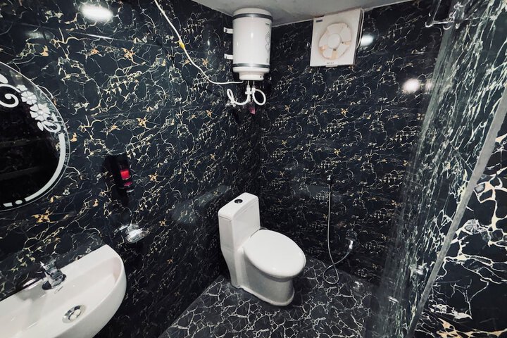 Room 10 of 11