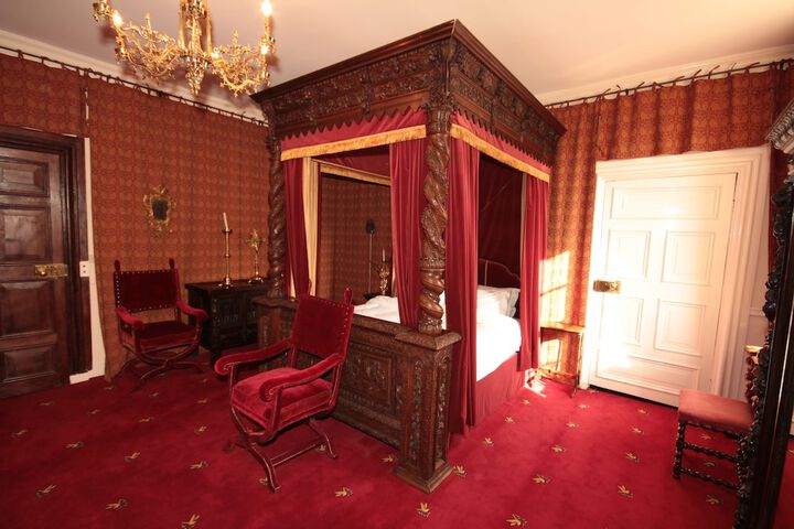 Room 11 of 46