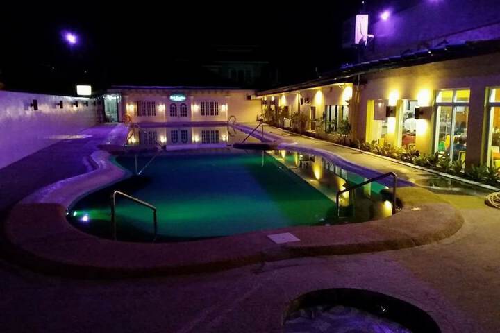 Exterior of Basic Rooms Hotel
