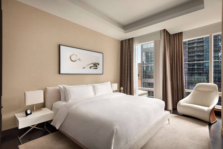 Deluxe King Room (6 of 34)