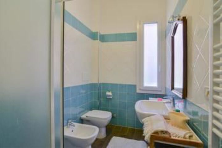 Room 2 of 11