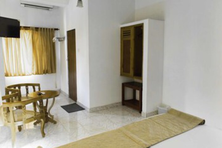 Room 13 of 26
