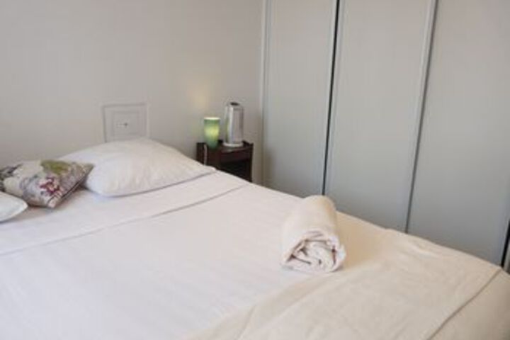 Room 9 of 18