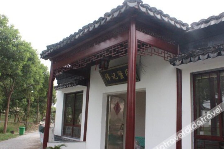 Weiji Lianhua Xieyuan