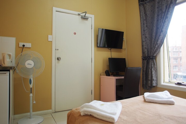 Room 5 of 52
